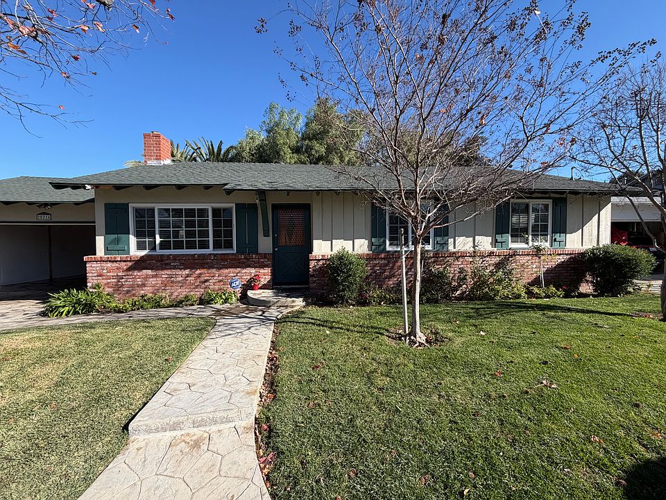 1st image of 25216 Everett Dr