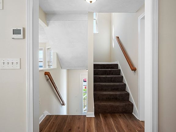 3rd image of 7 Snowberry Cir