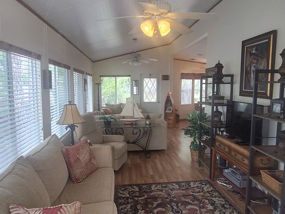 3rd image of 118 Brookshire Dr