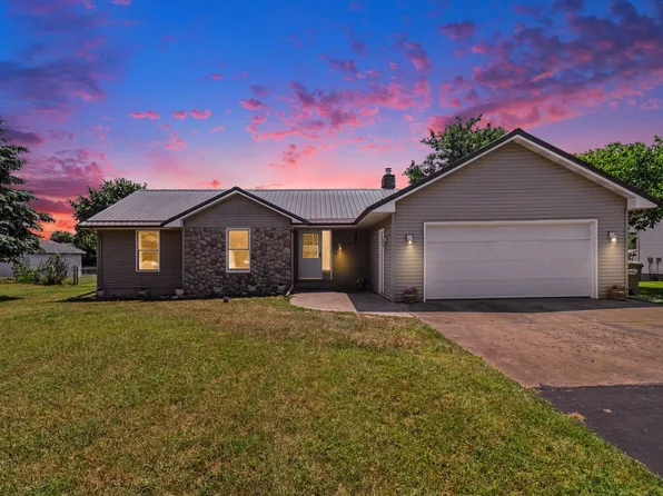 31421 64th Ave, Lawton, MI 49065