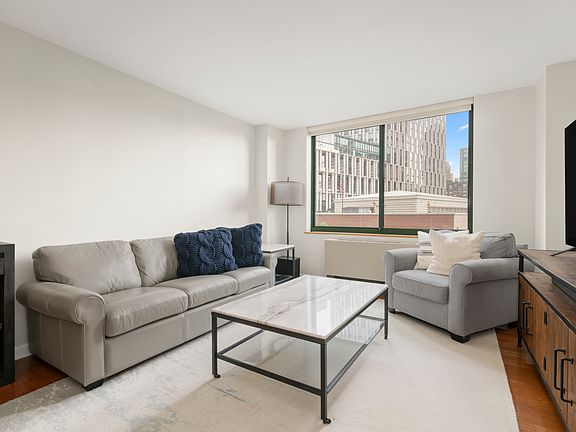4th image of 295 Greenwich St #5FN