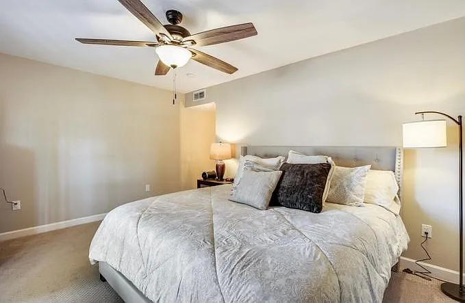 10932 W Tropicana Cir — Photo 25