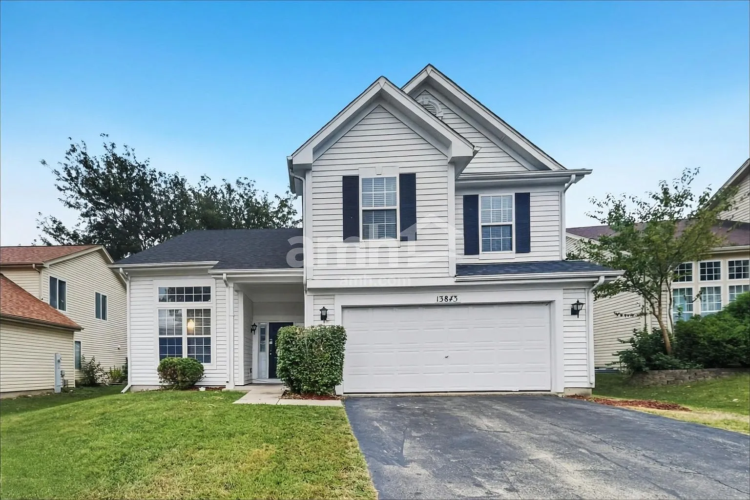 4 bed, 2.5 bath, 2212 sqft, $3,260 — Photo 1
