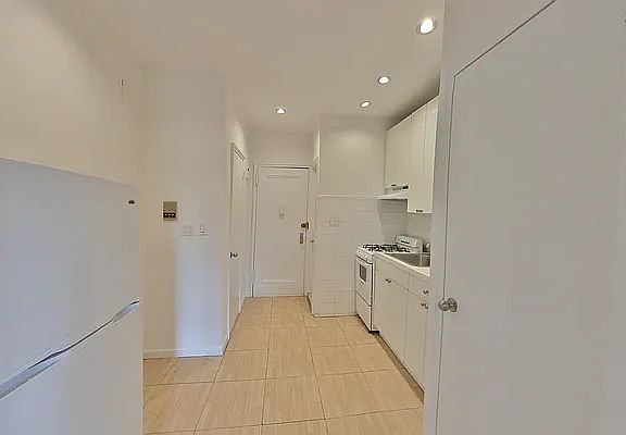 4th image of 103 Lexington Ave APT 3A