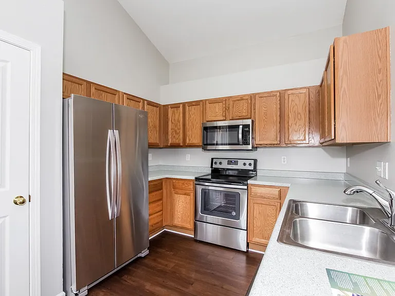 10120 Green Hedge Ave — Photo 7