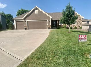 7230 NW Lundergan Ct, Parkville, MO 64152