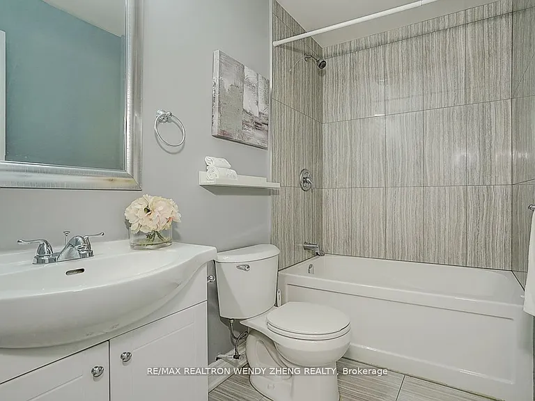 245 Montrose Ave #UPPER — Photo 23