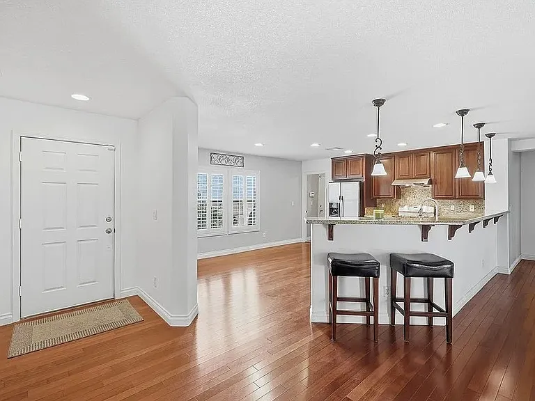 2725 Peekskill Ave — Photo 4