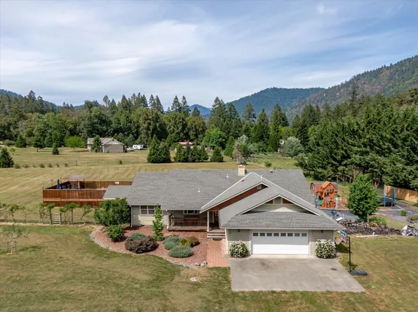19 River Bend Rd, Willow Creek, CA 95573