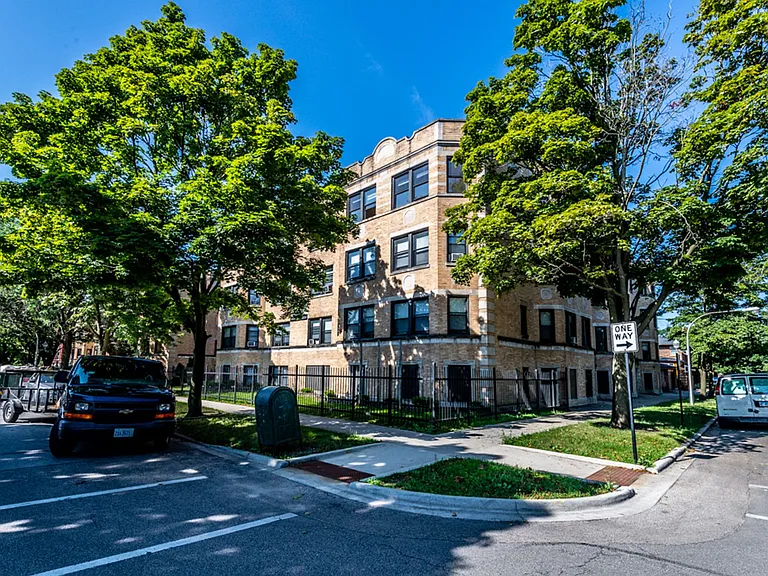 8100 S Essex Ave — Photo 32