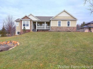 1061 Whitewood Farms Ct NE, Grand Rapids, MI 49525