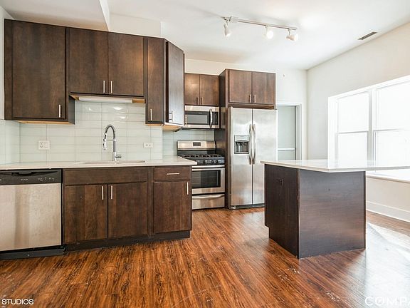 4th image of 2959 N Hamlin Ave