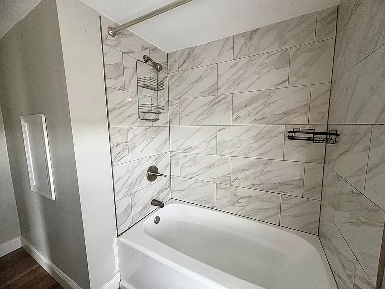 348 E Derry Rd — Photo 23