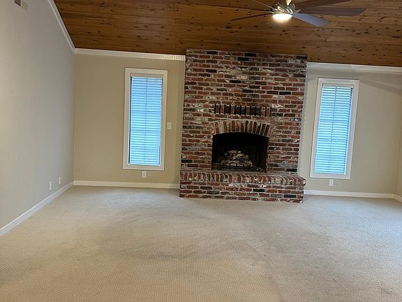 Living room (different view)