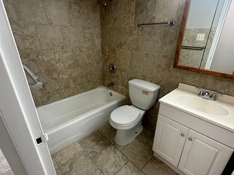 5480 S Archer Ave #2B — Photo 10