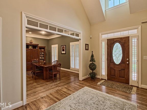 5th image of 11 Fairhill Ct NW