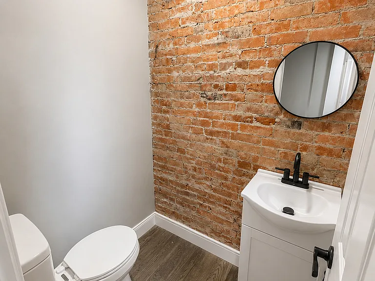 347 N Robinson St — Photo 10