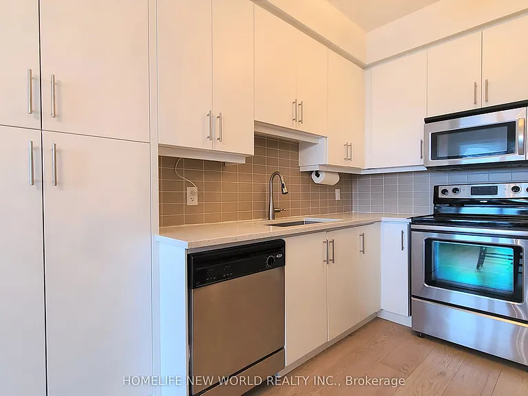 1 Hurontario St #505 — Photo 3