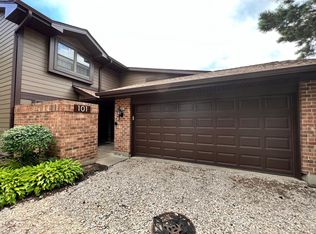 101 Indian Trail Dr #101, Westmont, IL