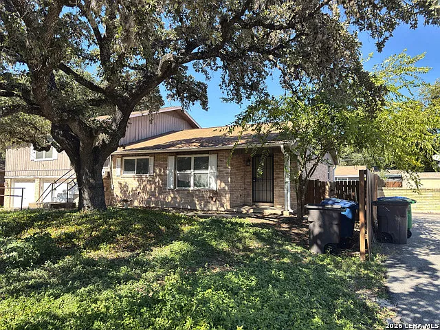 3 bed, 1.0 bath, 1300 sqft, $1,500 — Photo 1
