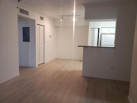 4th image of 100 SW 117th Ter #2205