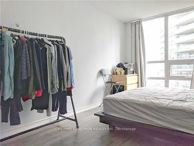 19 Grand Trunk Cres #1806 — Photo 3