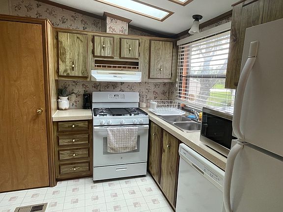 3rd image of 14537 Leeds Ct #438
