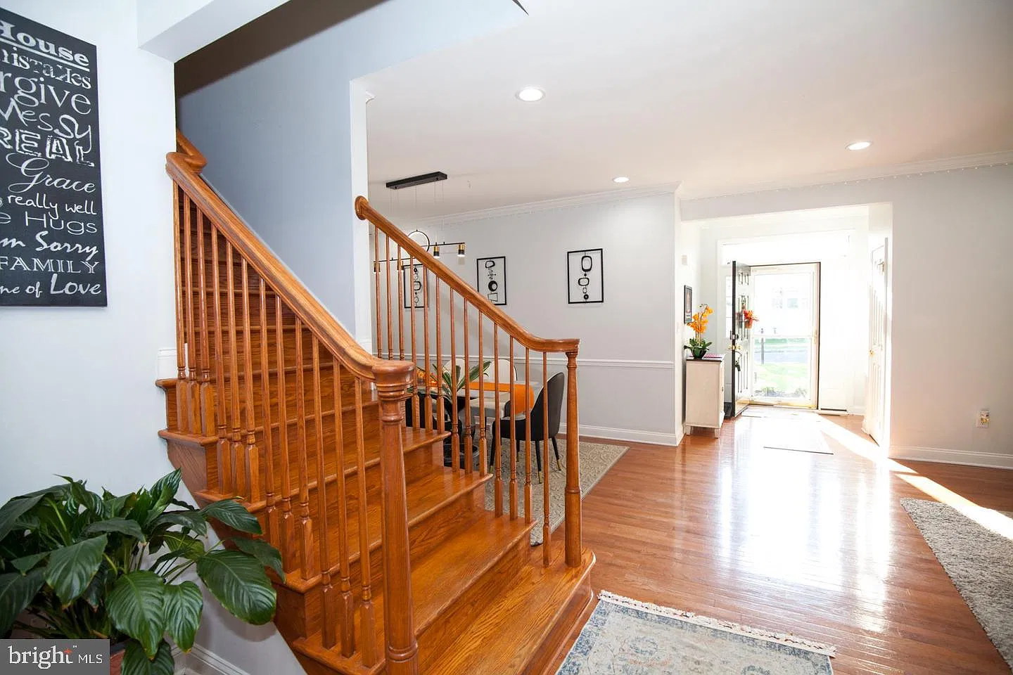 4 bed, 3.5 bath, 3640 sqft, $3,900 — Photo 2