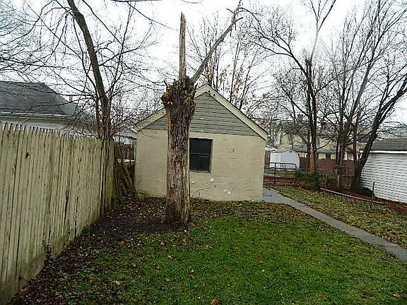 2nd image of 1022 Elwood St
