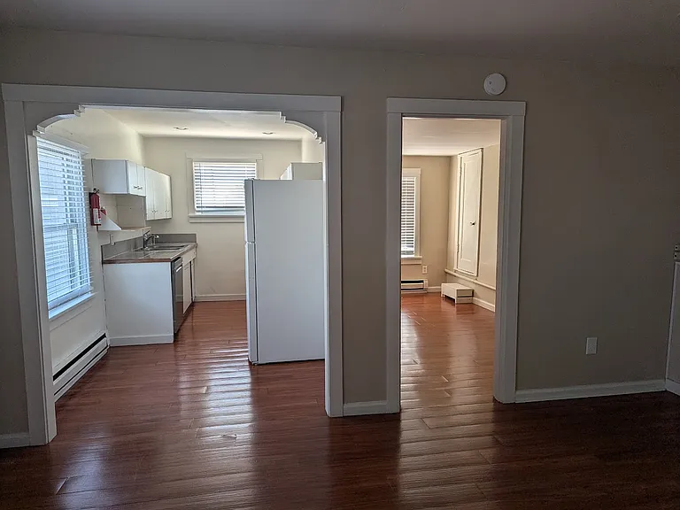 Well designed galley kitchen and dining area with everything you need to make a tasty meal!
