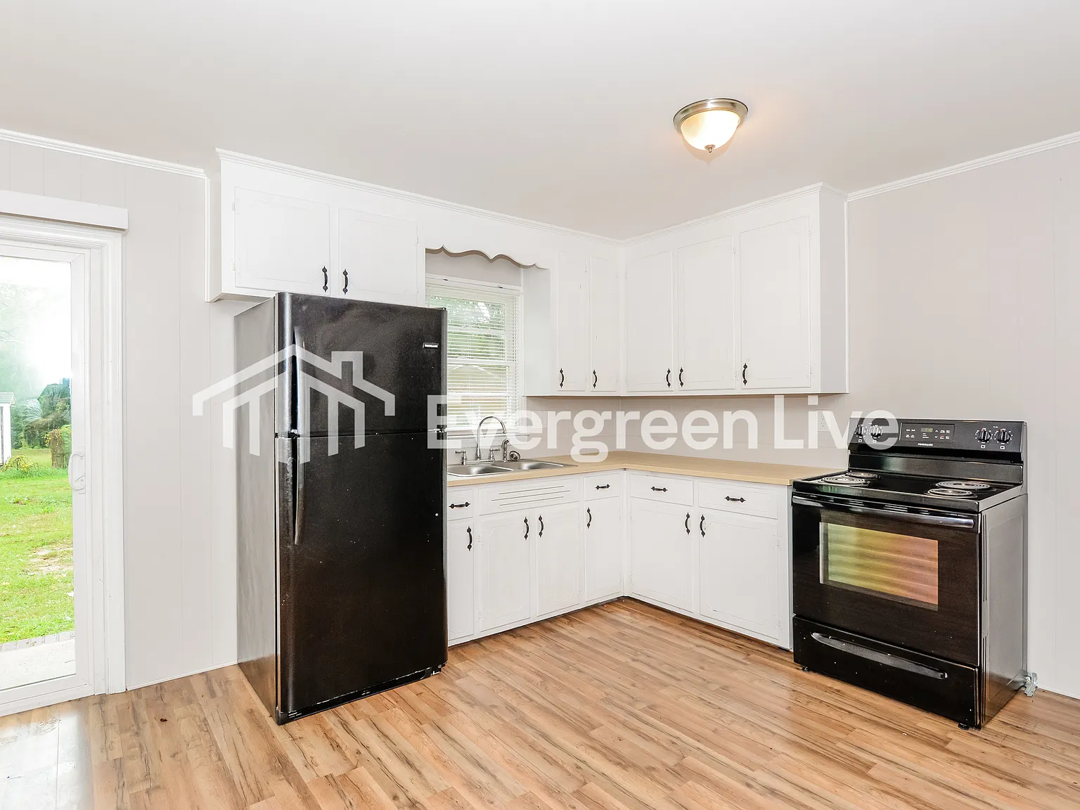 3 bed, 1.5 bath, 1260 sqft, $1,645 — Photo 3