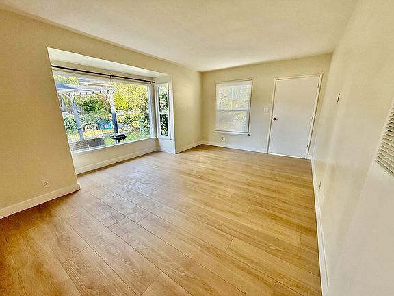 4th image of 14122 Delano St #A