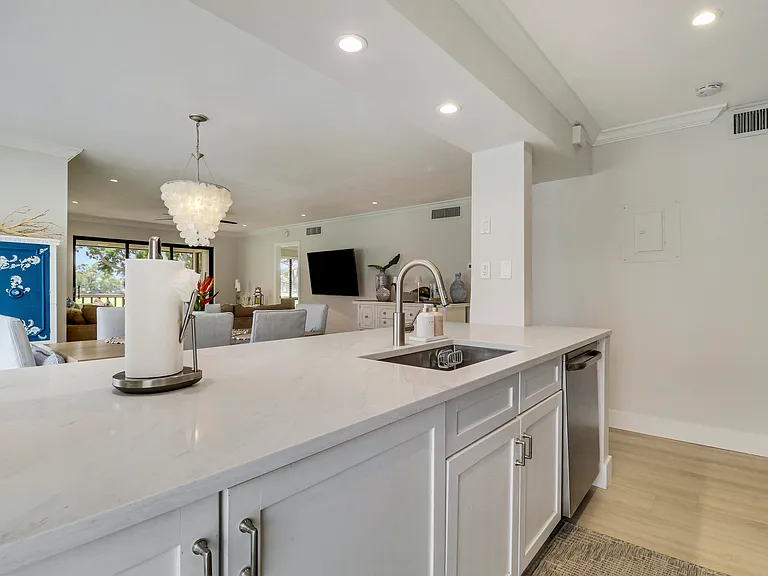 438 Brackenwood Ln S — Photo 9