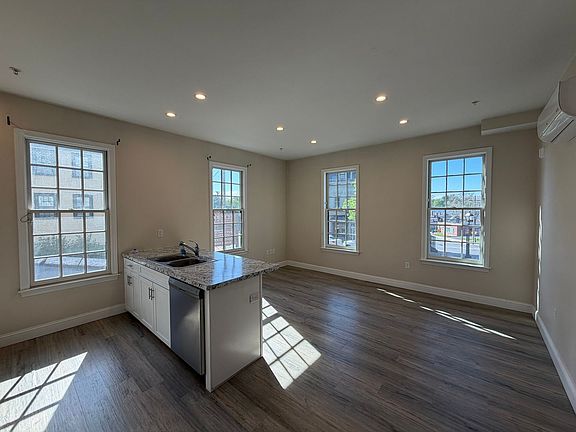 3rd image of 275 Broadway #201