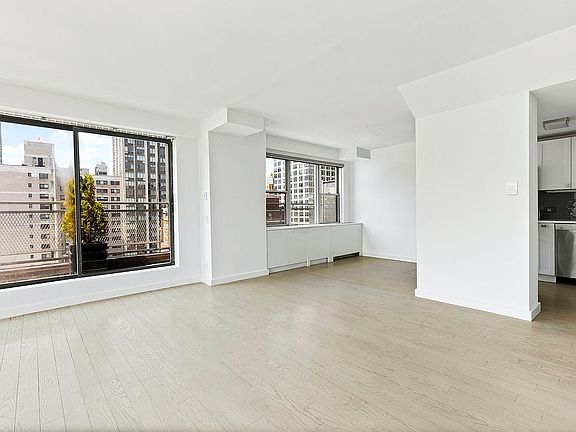 4th image of 435 E 65th St