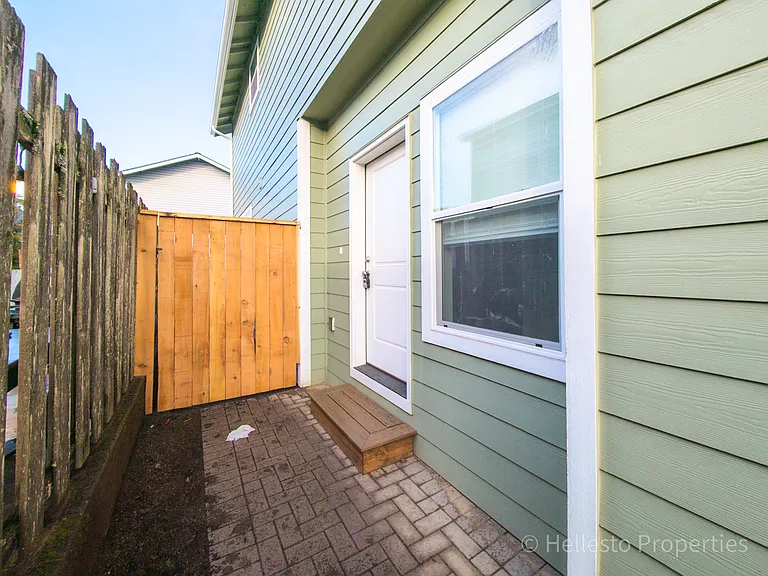 2530 SW Coho St — Photo 3