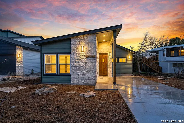3 bed, 2.0 bath, 1362 sqft, $1,700 — Photo 1