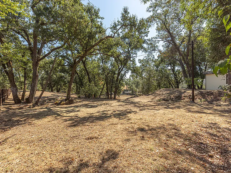 525 Keyes Ave — Photo 55