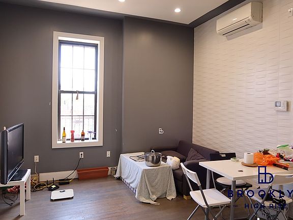2nd image of 989 Bedford Ave #4B
