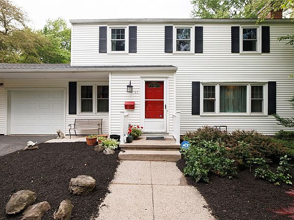 5th image of 11 Colonial Dr