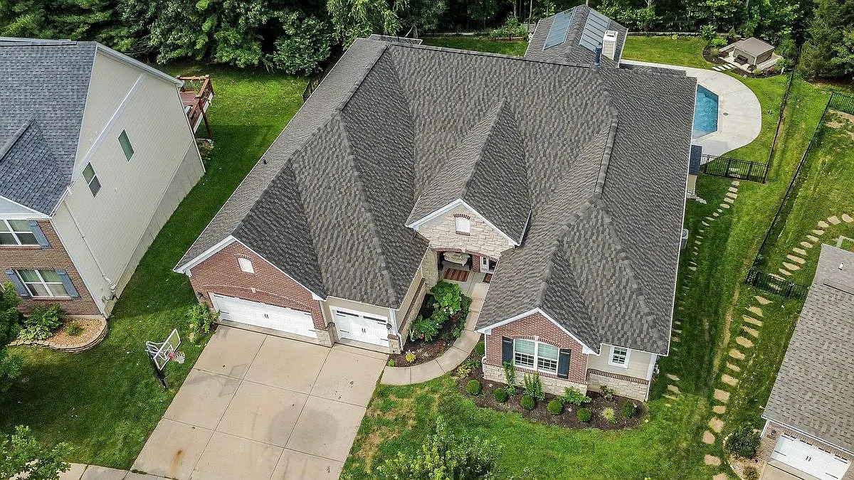 6 bed, 4.5 bath, 5076 sqft, $5,500 — Photo 2