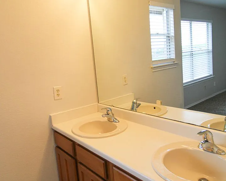 945 Schertz Pkwy #4 — Photo 12