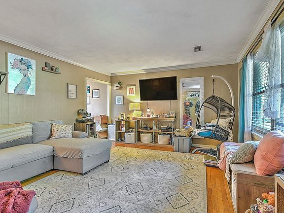 5th image of 1837 Mountain View Ave