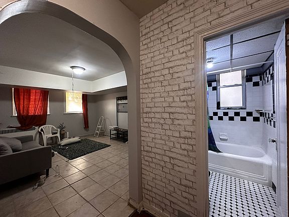 4th image of 96 Highland Ave #B1