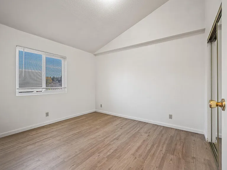 1609 B St #4 — Photo 17