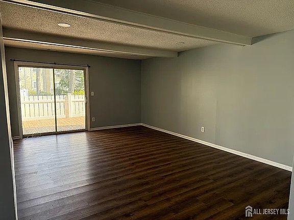 5th image of 7 Foxtail Ln