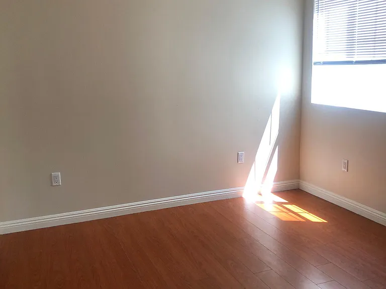 16423 Victory Blvd #5 — Photo 13