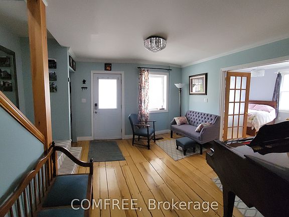 4th image of 136 John St