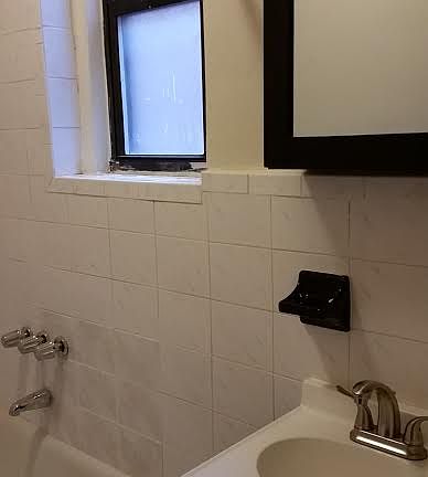 4th image of 530 Parkside Ave APT 2B