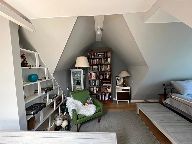 adjacent room (optional use of)